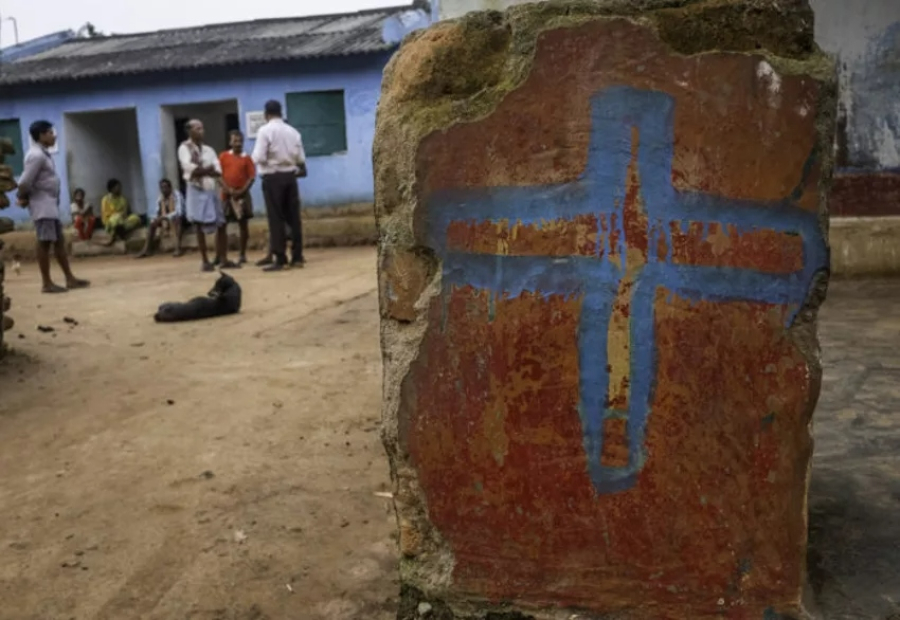 Extremistas hindus invadem igreja doméstica, espancam pastor e agridem crianças na Índia
