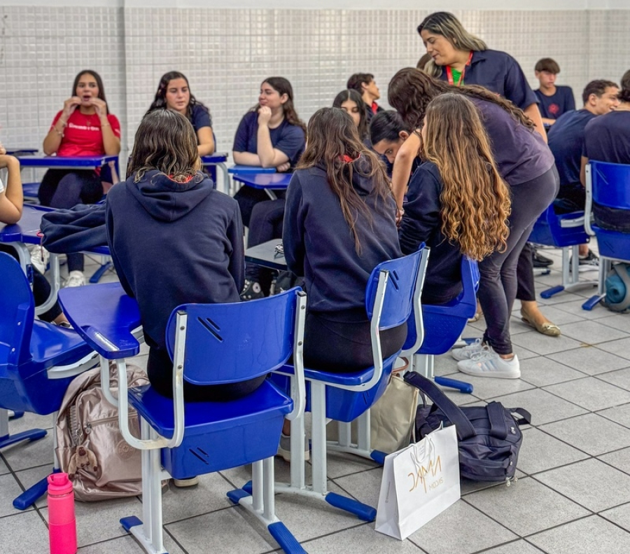 Um ano sem telas: colégio do Recife celebra resultados positivos da lei que proíbe celulares nas escolas