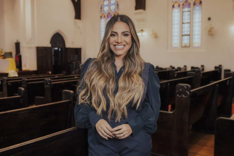 Gabriela Rocha supera Anitta e Luísa Sonza e se mantém há 5 anos como a cantora mais ouvida do Brasil